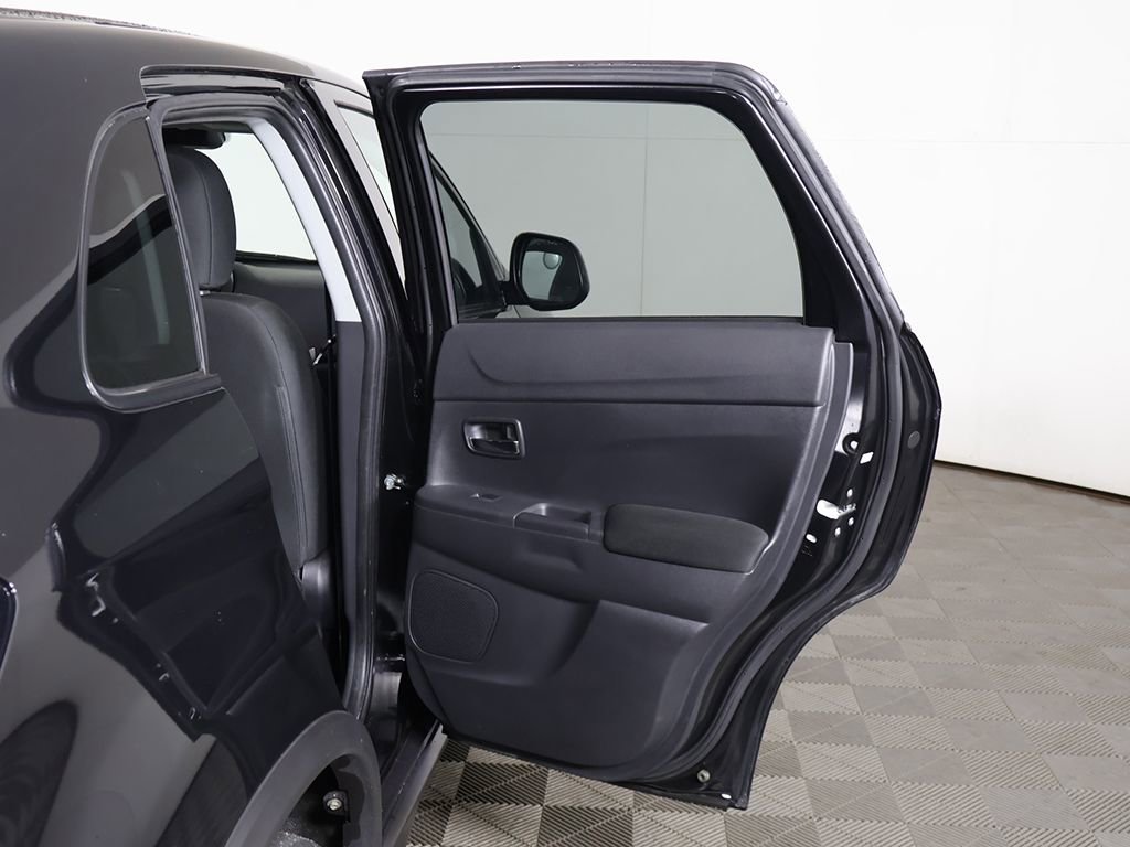 Used 2024 Mitsubishi Outlander Sport LE AWD/4WD image 19