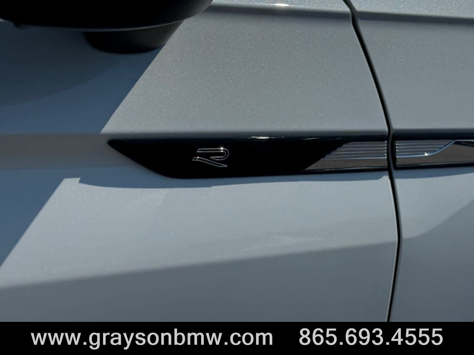 Used 2024 Volkswagen Tiguan SE R-Line FWD image 11