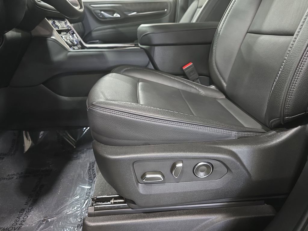 Used 2024 GMC Yukon Denali RWD image 26
