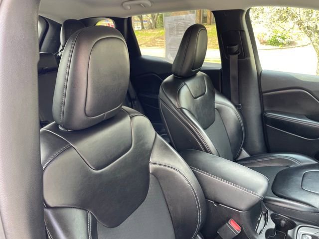 Used 2019 Jeep Cherokee Latitude Plus w/ Comfort/Convenience Group image 30