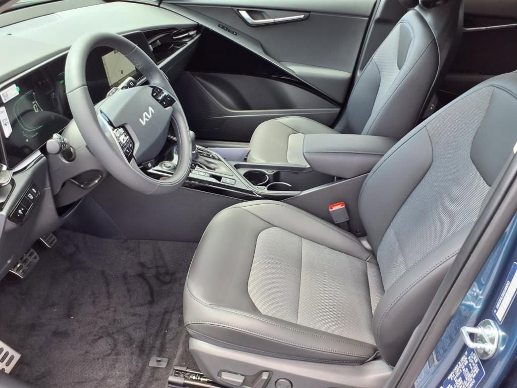 New 2025 Kia Niro EX Touring image 10
