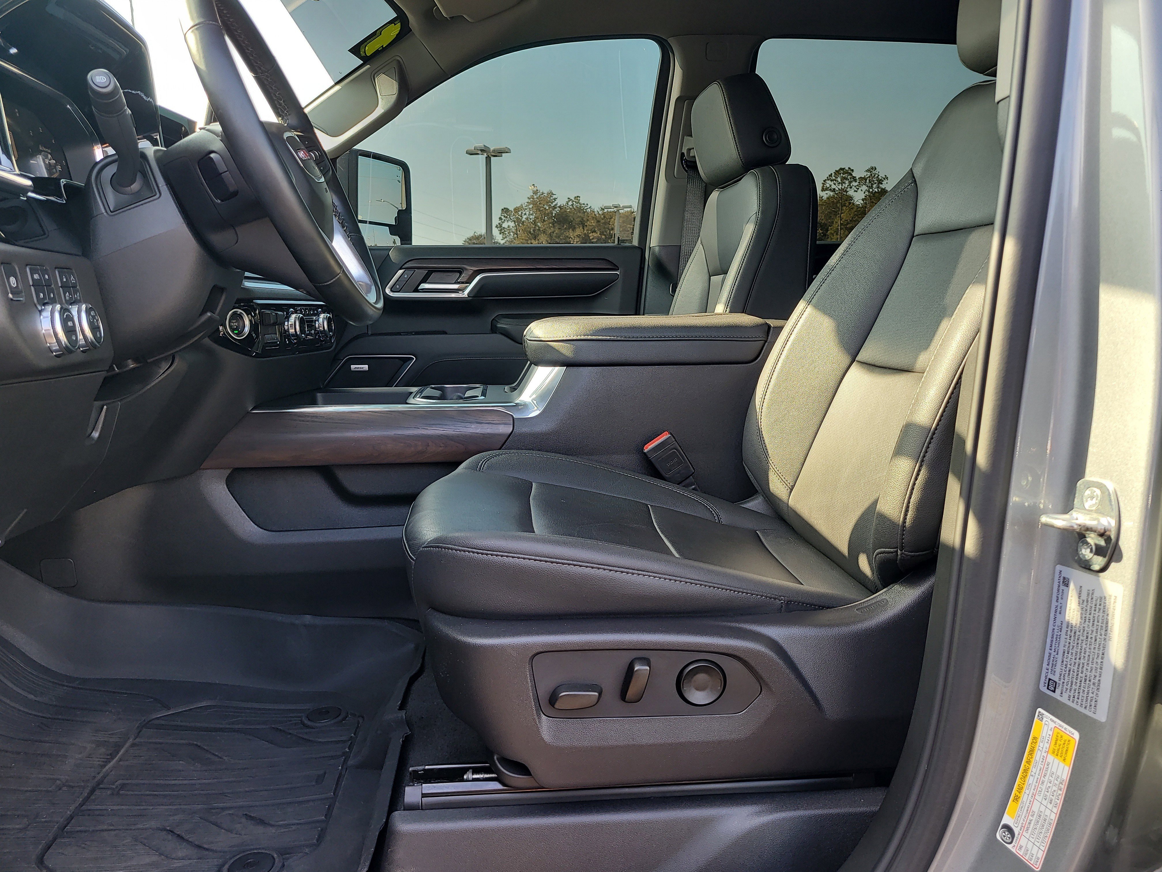 Used 2024 GMC Sierra 2500 SLT w/ SLT Premium Package image 17