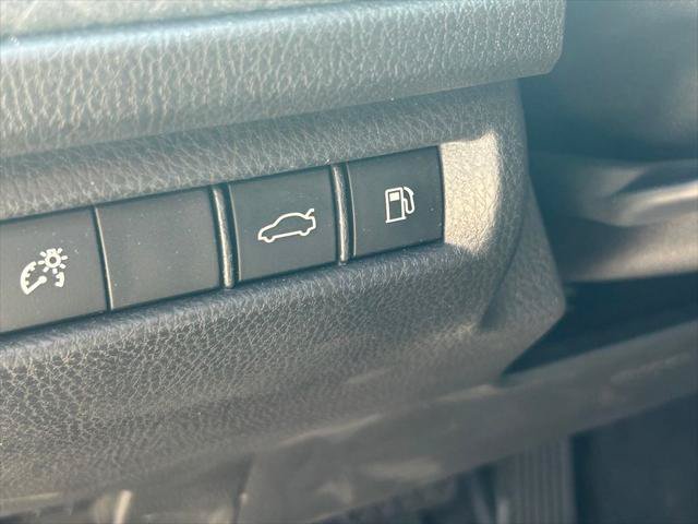 Used 2025 Toyota Camry XLE FWD image 25