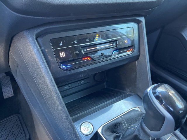 Used 2024 Volkswagen Tiguan SE image 25