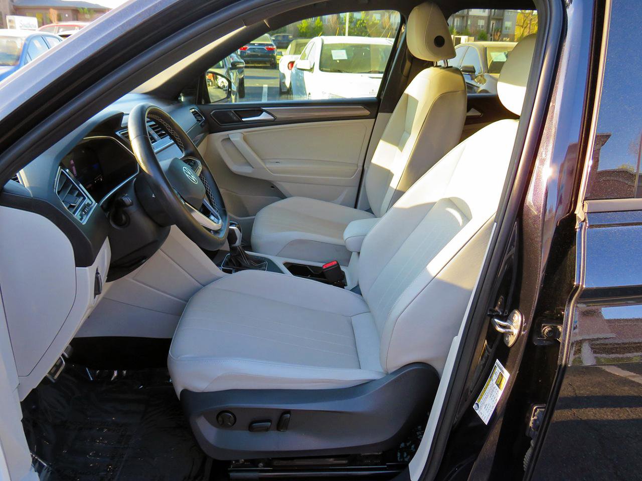 Used 2023 Volkswagen Tiguan SE R-Line FWD image 11