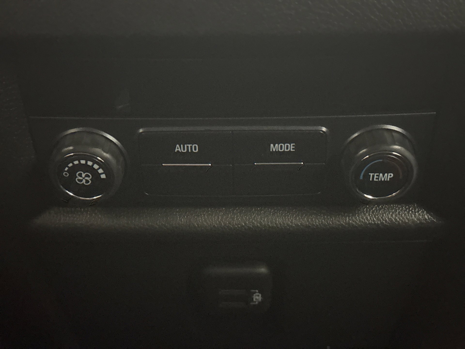 Used 2020 Chevrolet Traverse LT image 18