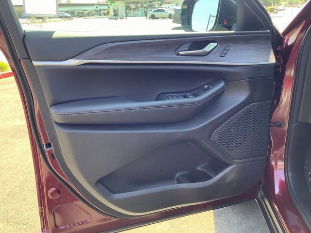 New 2025 Jeep Grand Cherokee Limited w/ Trailer Tow Package image 9