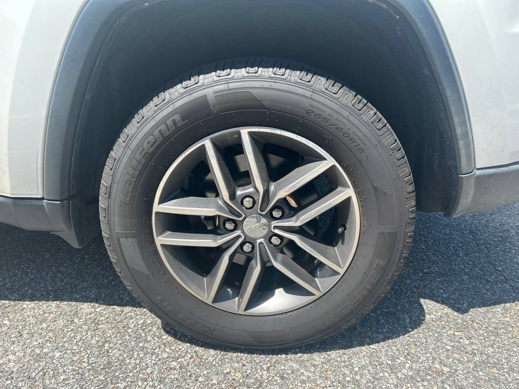 Used 2017 Jeep Grand Cherokee Limited AWD/4WD image 14