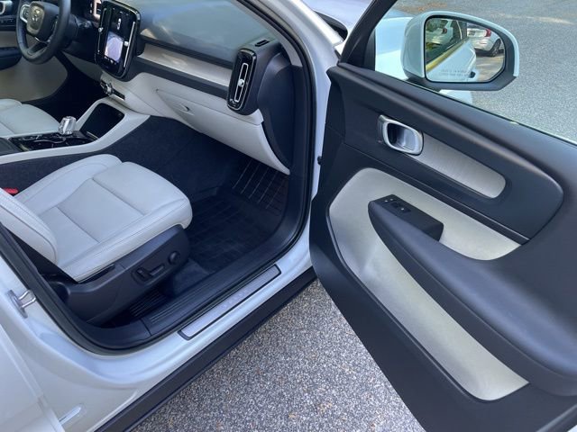 Certified 2023 Volvo XC40 B5 Plus w/ Protection Package Premier AWD/4WD image 14