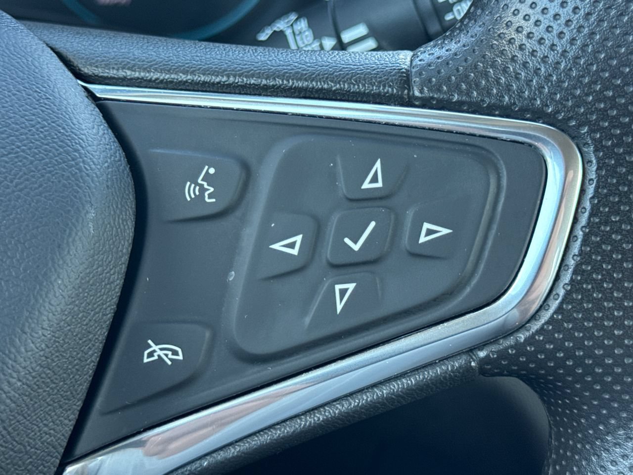 Used 2020 Chevrolet Equinox LS AWD/4WD image 26
