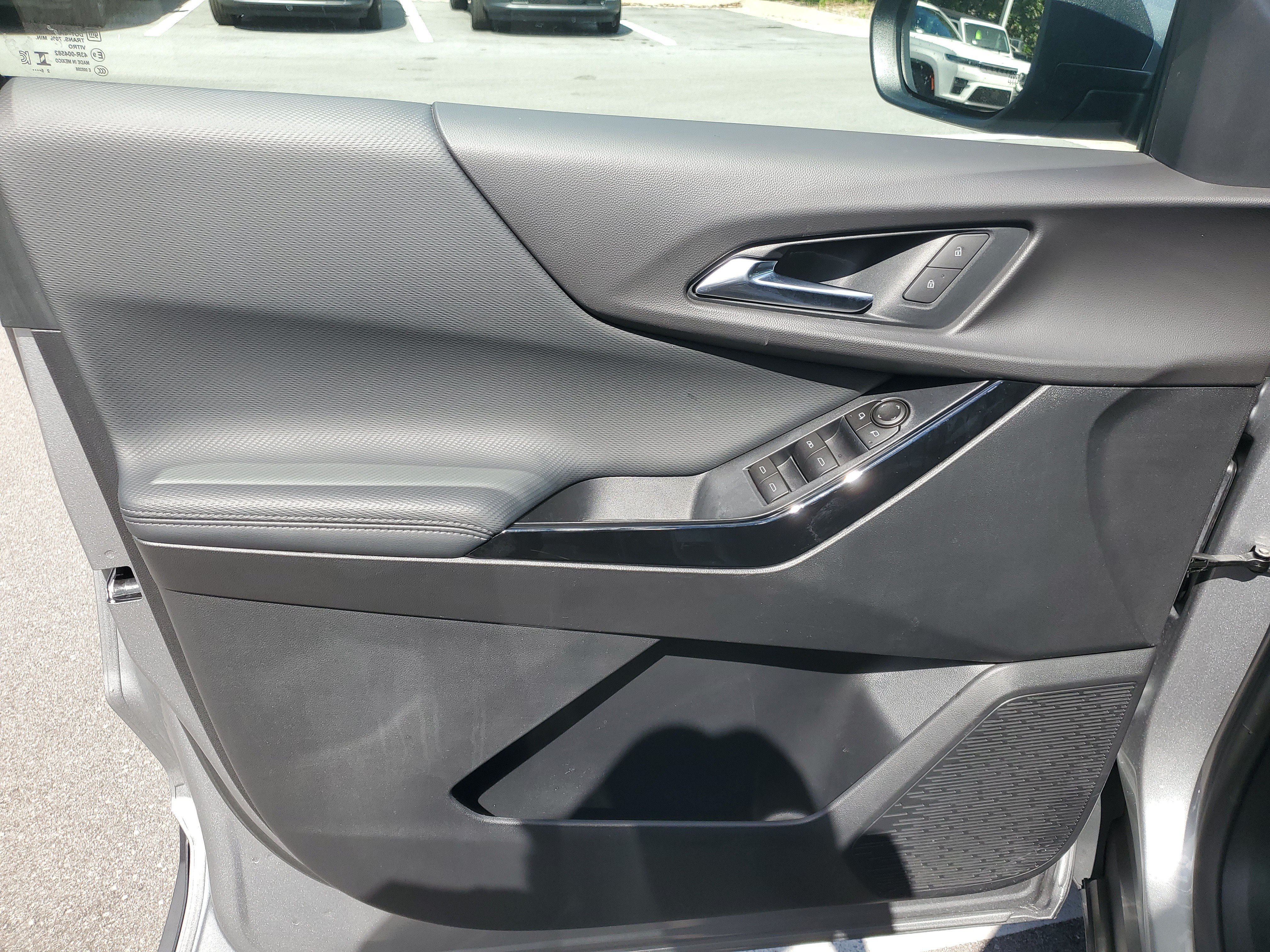 Used 2026 Chevrolet Equinox LT FWD image 11