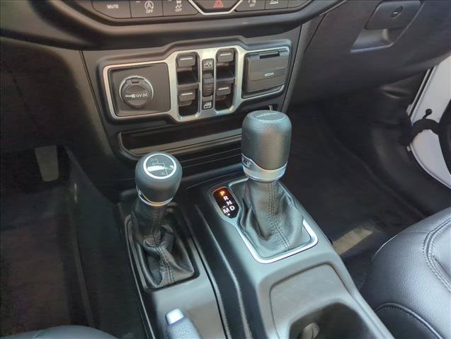 Used 2023 Jeep Gladiator Mojave AWD/4WD image 9