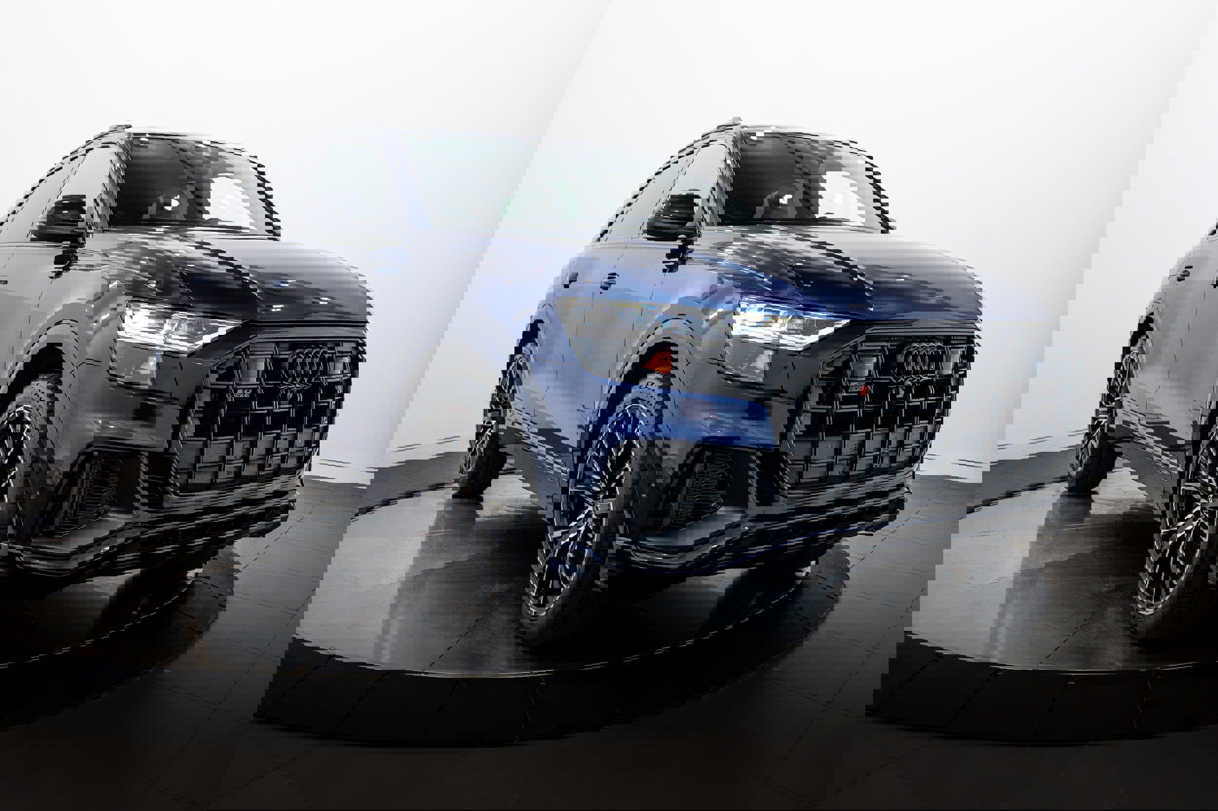 Used 2021 Audi SQ8 Premium Plus w/ SQ8 Black Optic Package image 2