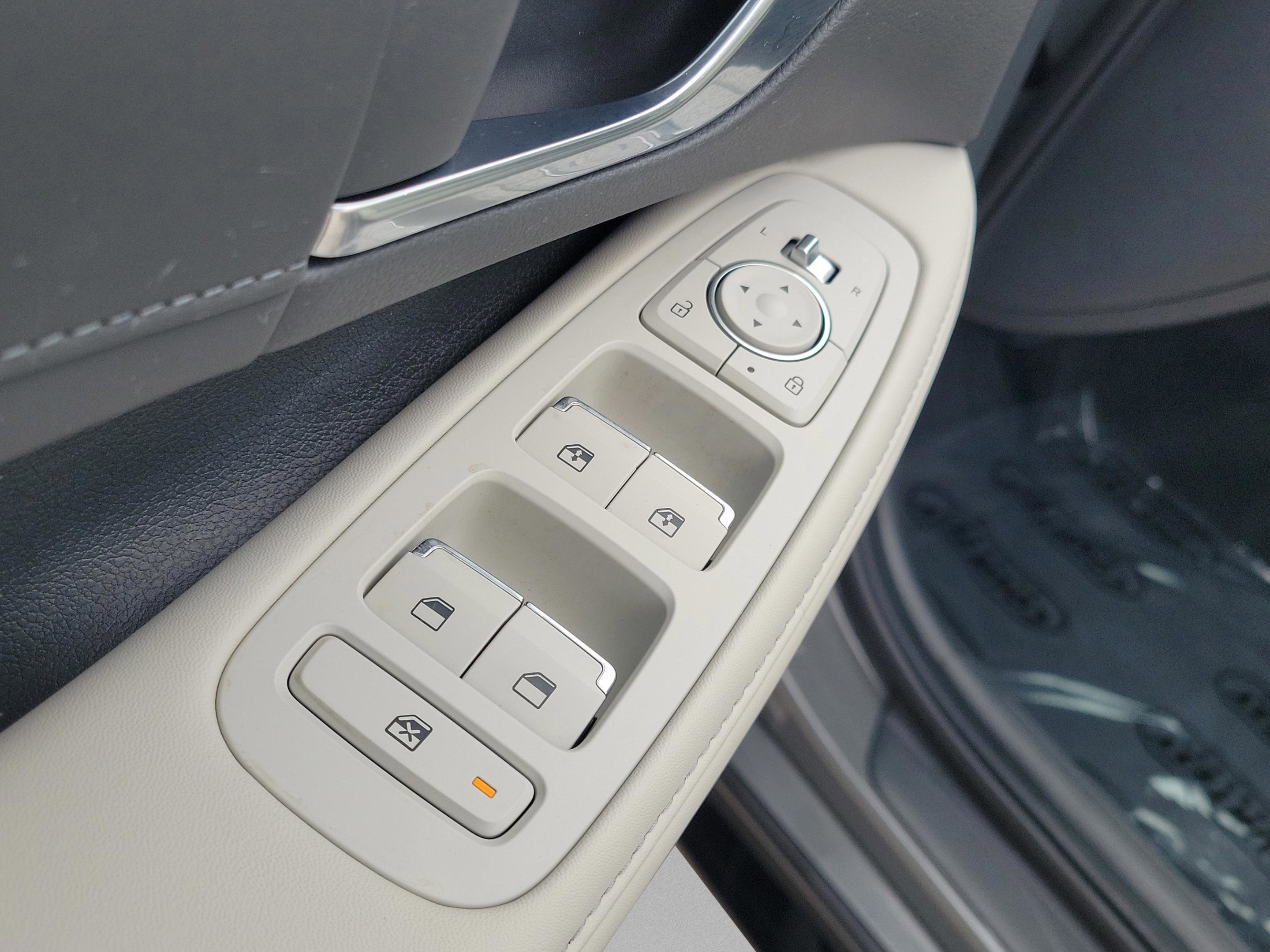 Used 2023 Hyundai Sonata Limited w/ Preferred Accessory Package image 18