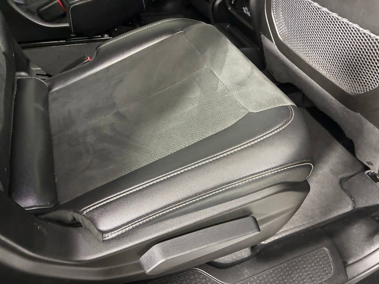 Used 2024 Jeep Grand Cherokee L Altitude image 32