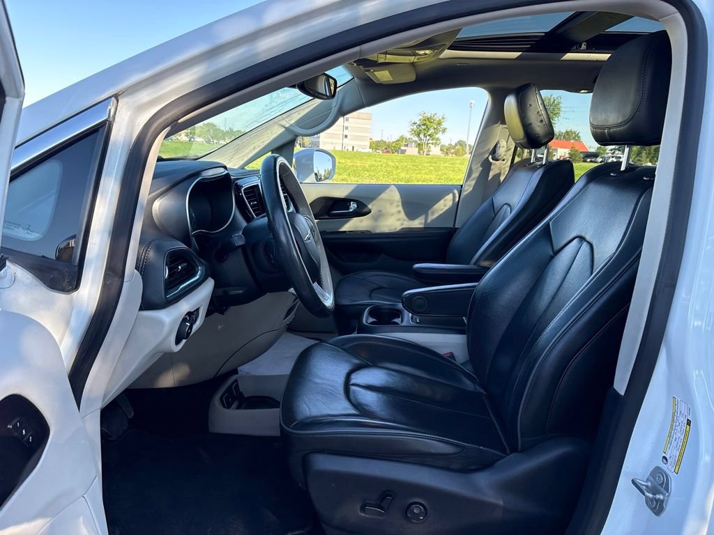 Used 2020 Chrysler Pacifica Limited FWD image 15