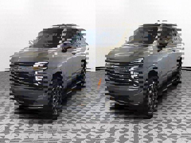 Used 2025 Chevrolet Suburban LT w/ Comfort Package image 3