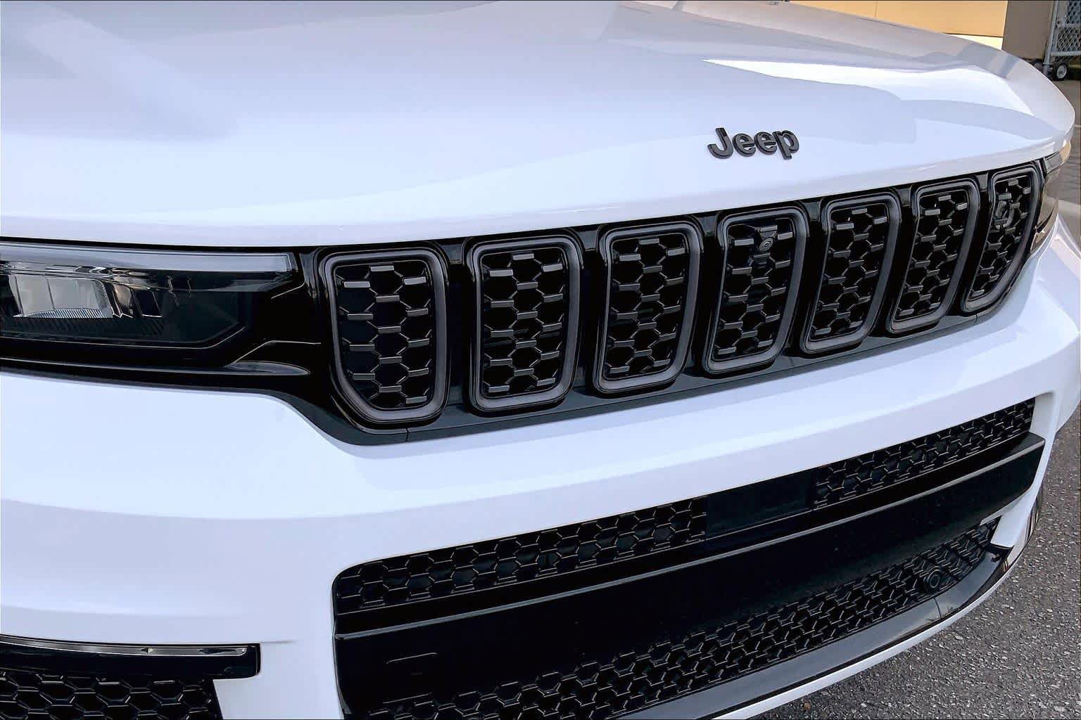 Used 2023 Jeep Grand Cherokee L Summit AWD/4WD image 32
