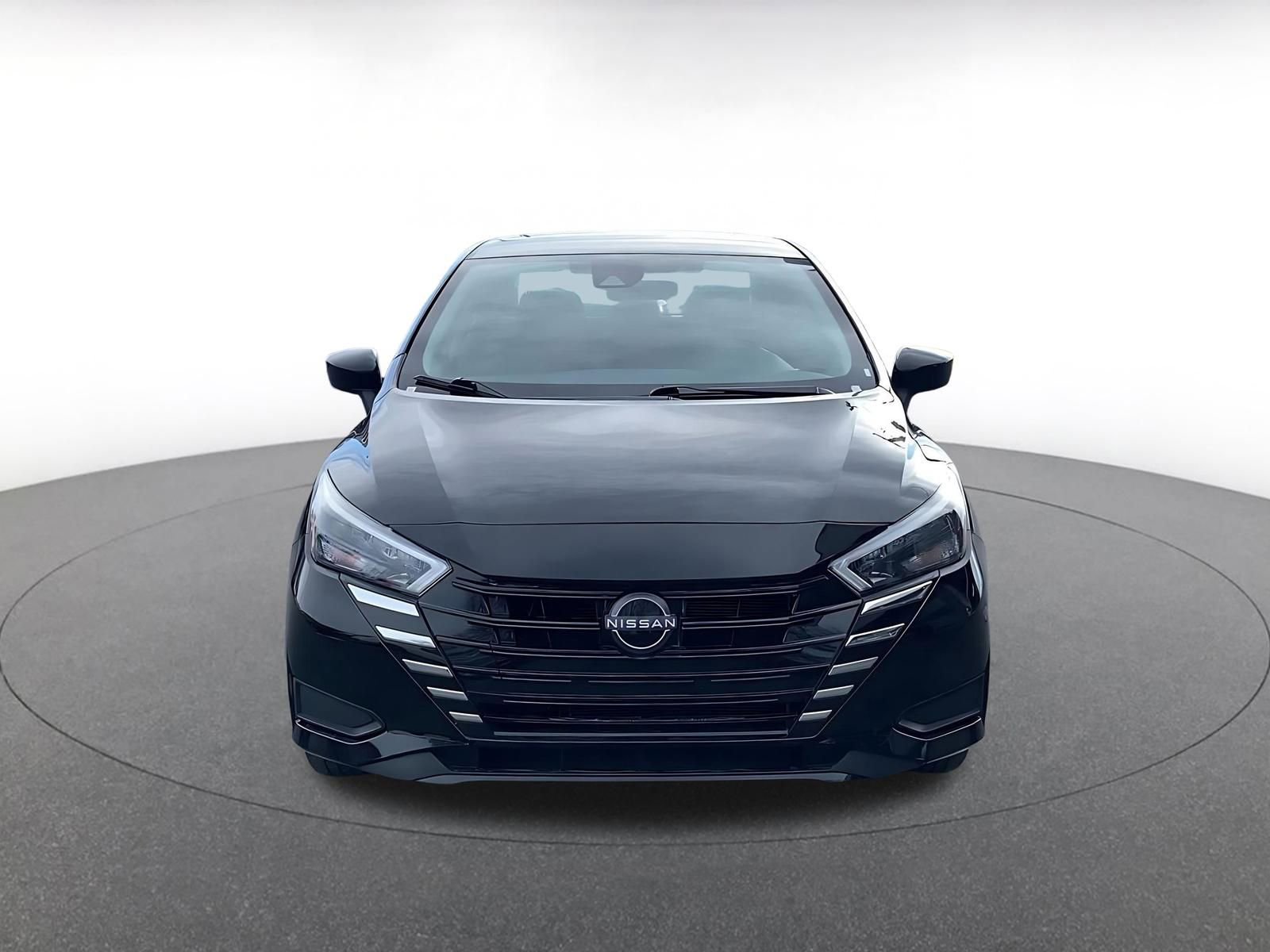 Used 2025 Nissan Versa SV image 4