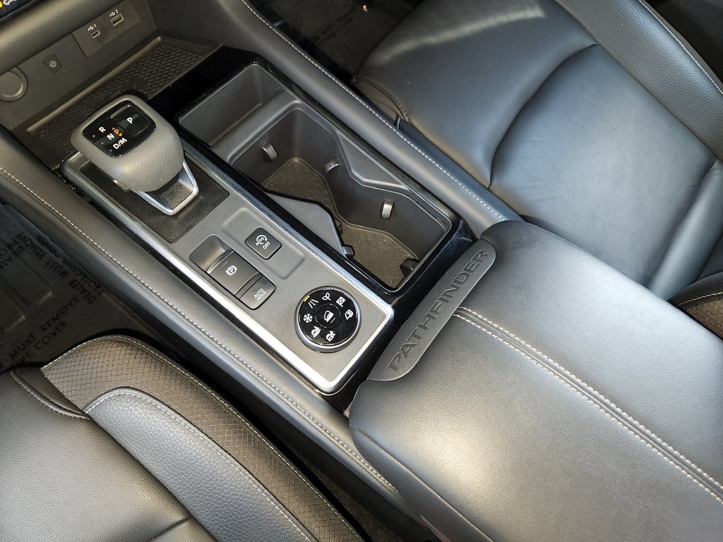 Used 2025 Nissan Pathfinder SL AWD/4WD image 25