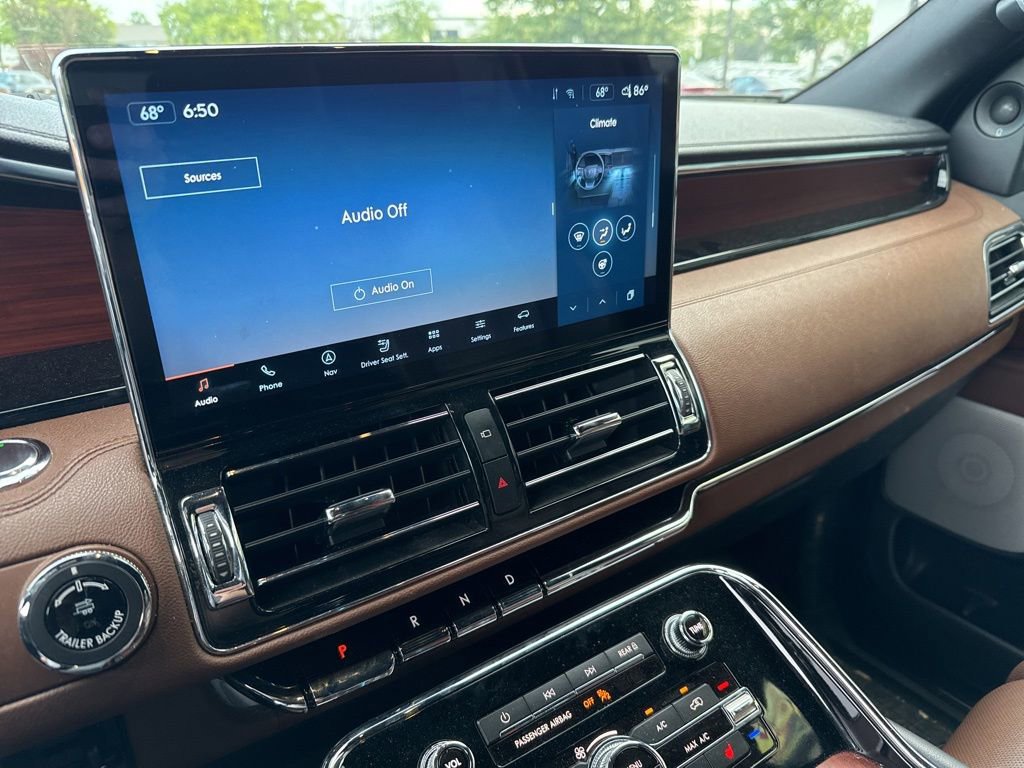 Used 2022 Lincoln Navigator Reserve AWD/4WD image 16