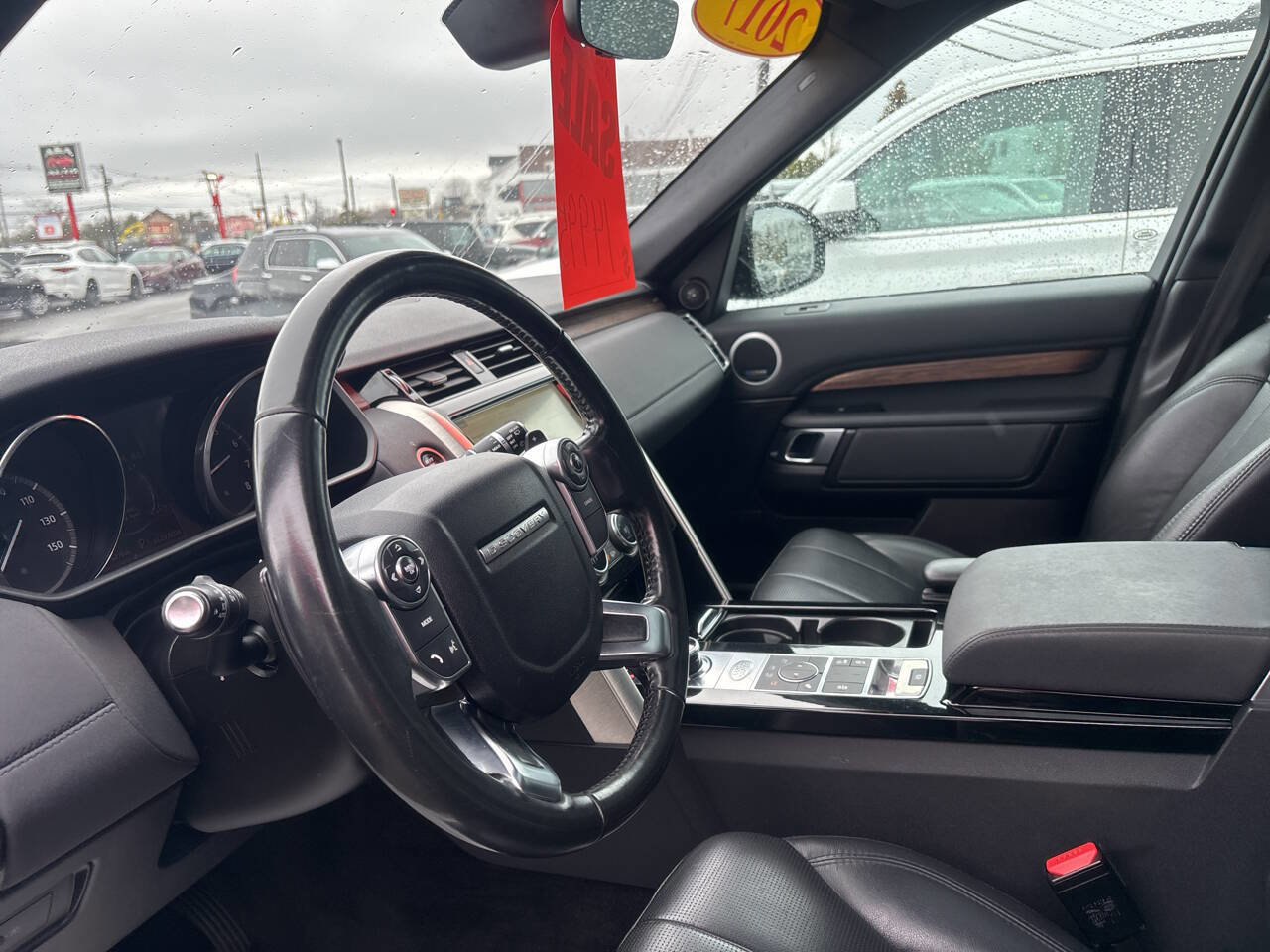 Used 2017 Land Rover Discovery HSE image 9