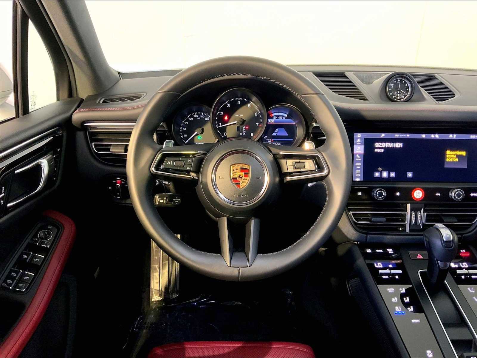 Certified 2026 Porsche Macan AWD/4WD image 15