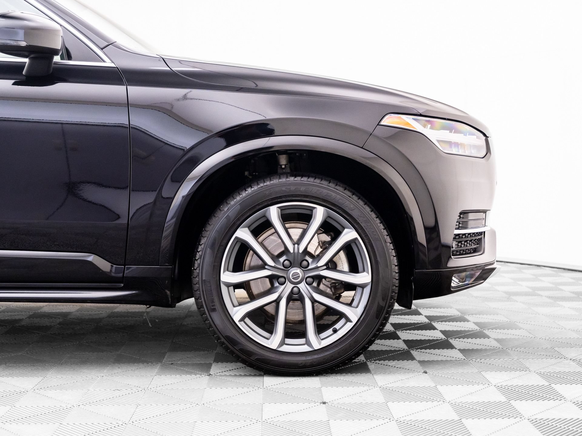 Used 2019 Volvo XC90 T5 Momentum w/ Multimedia Package AWD/4WD image 32