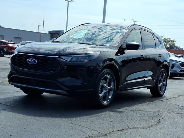 Used 2023 Ford Escape ST-Line w/ Tech Pack #1 AWD/4WD image 3