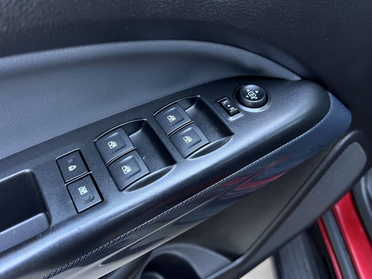 Used 2018 Chevrolet Colorado Z71 AWD/4WD image 18