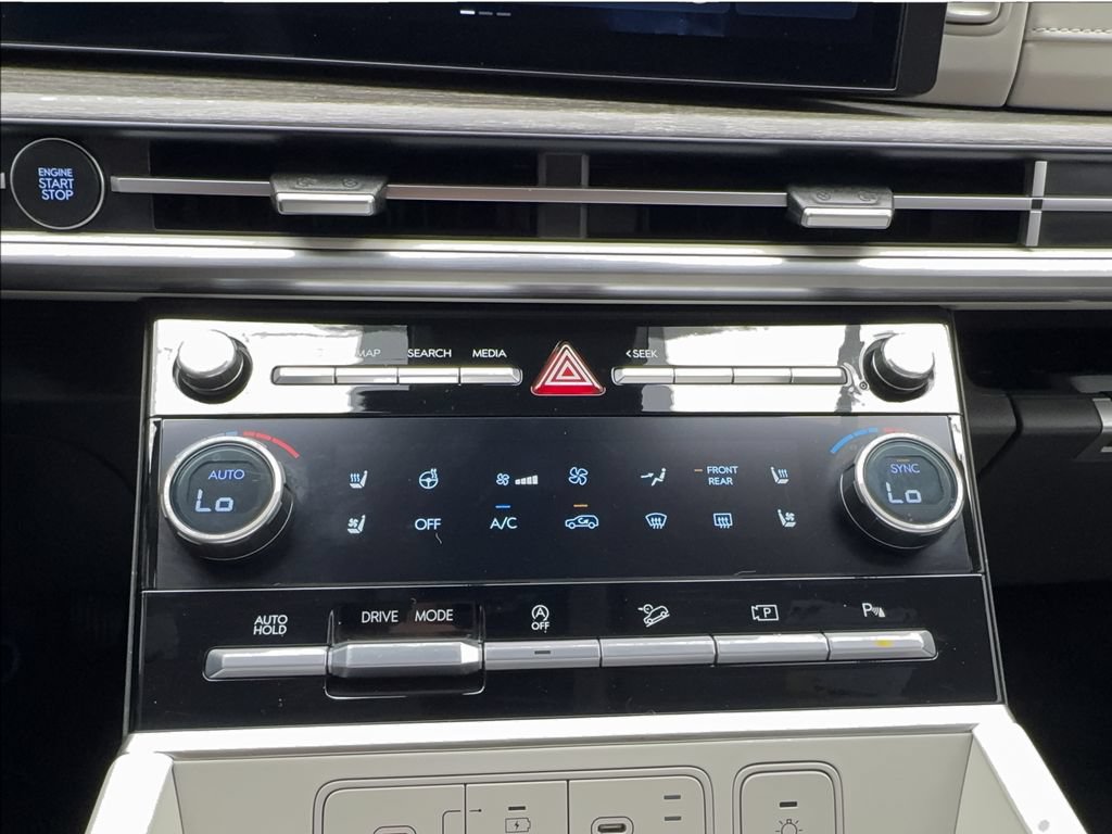 Used 2025 Hyundai Santa Fe Limited FWD image 50