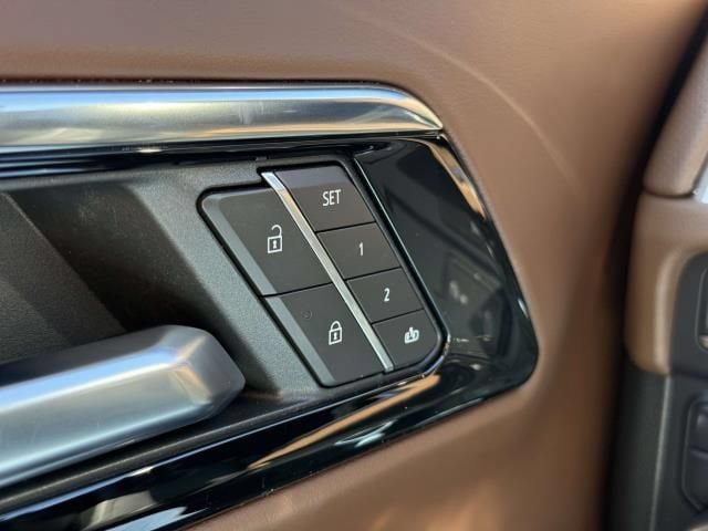 Used 2025 Chevrolet Tahoe High Country AWD/4WD image 20