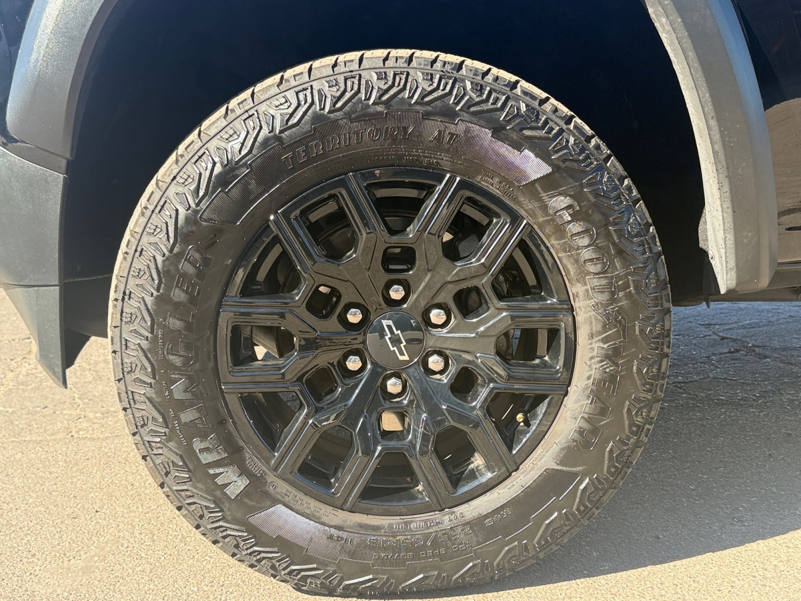 Used 2024 Chevrolet Colorado Trail Boss image 11