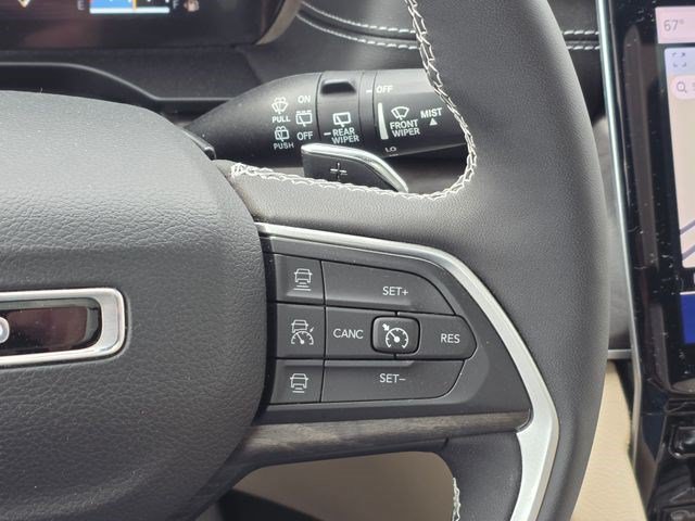 Certified 2023 Jeep Grand Cherokee Limited w/ Luxury Tech Group II AWD/4WD image 27