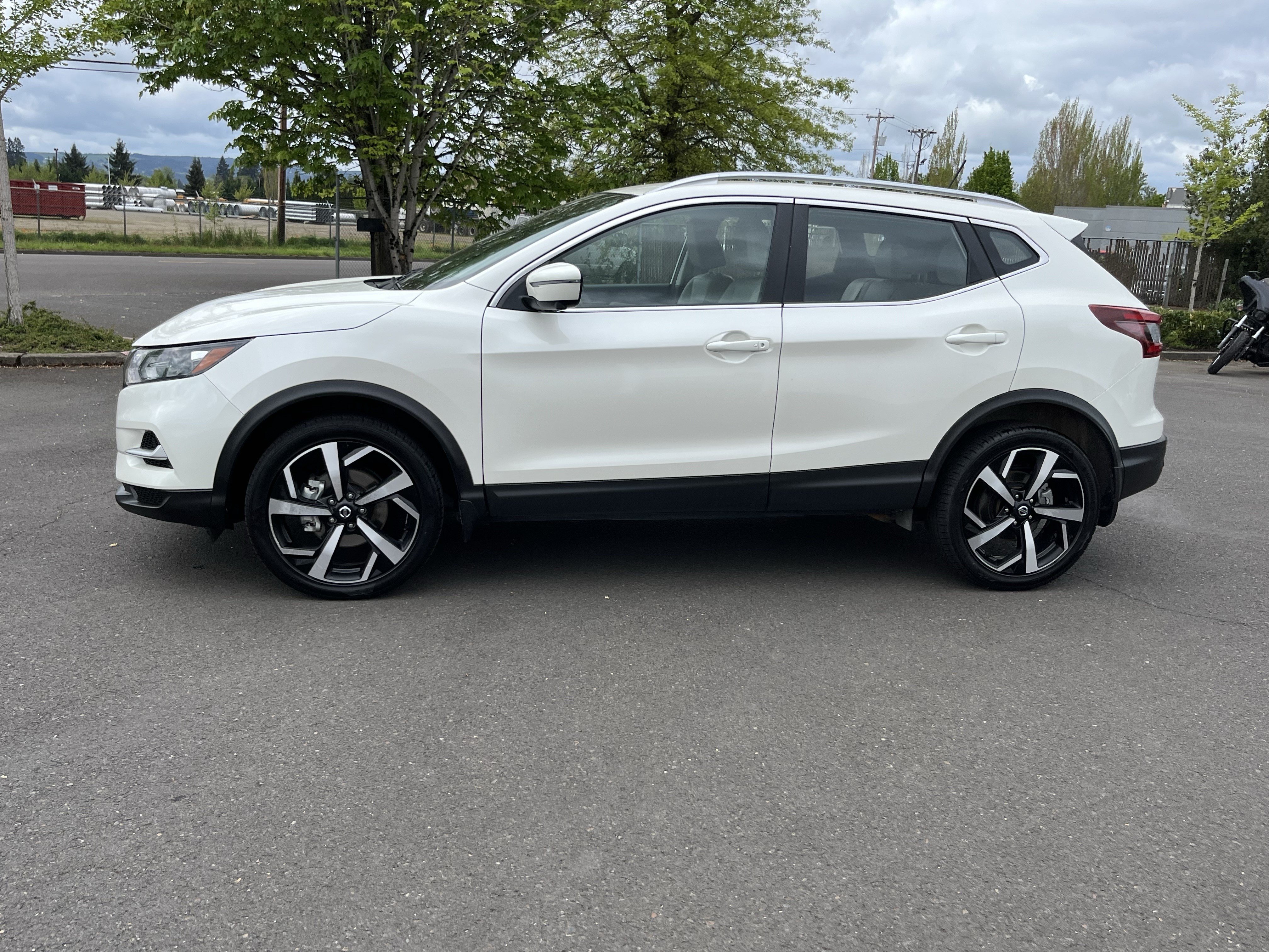 Used 2022 Nissan Rogue Sport SL AWD/4WD image 2
