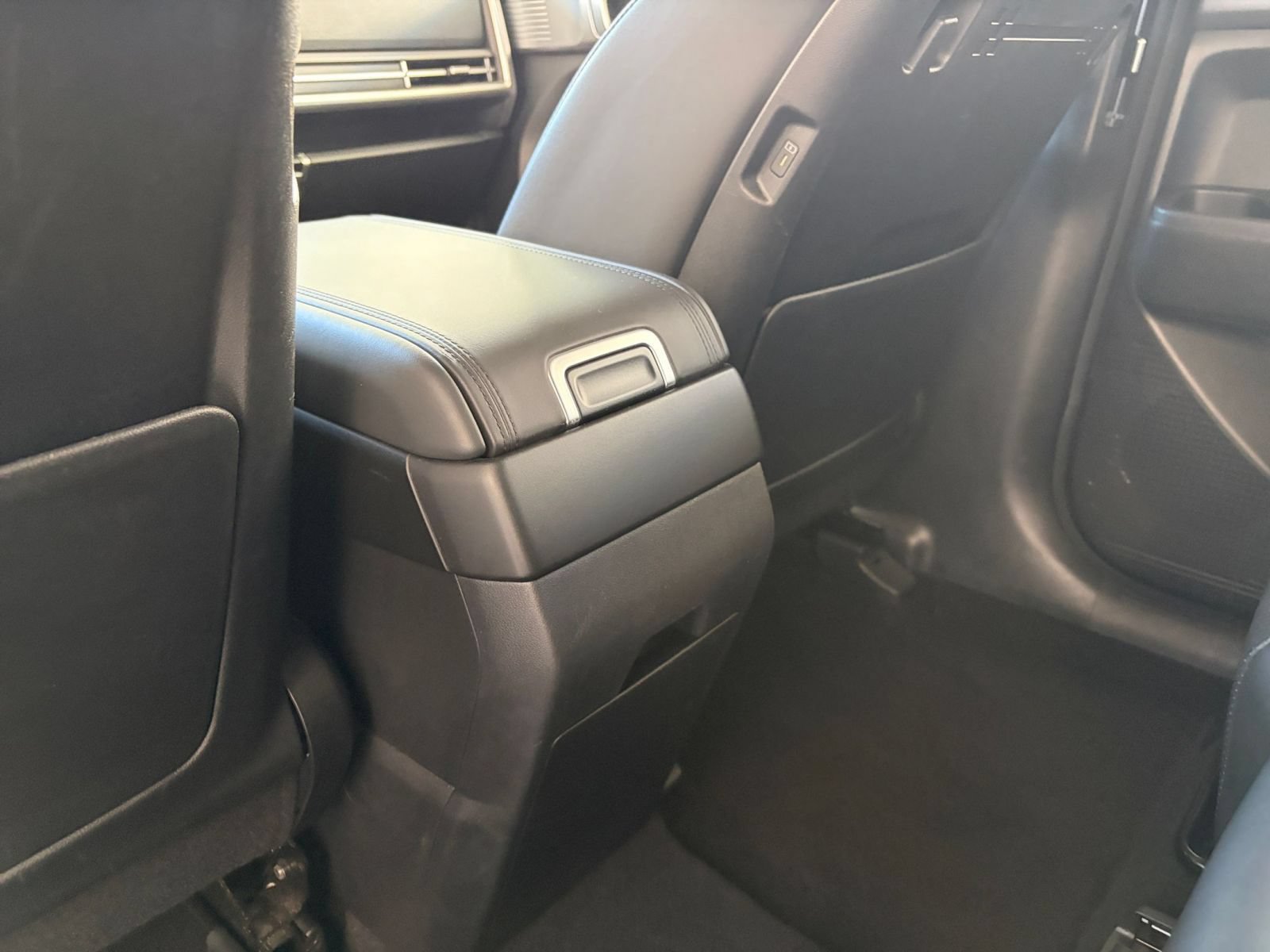 Used 2025 Hyundai Santa Fe SEL AWD/4WD image 24