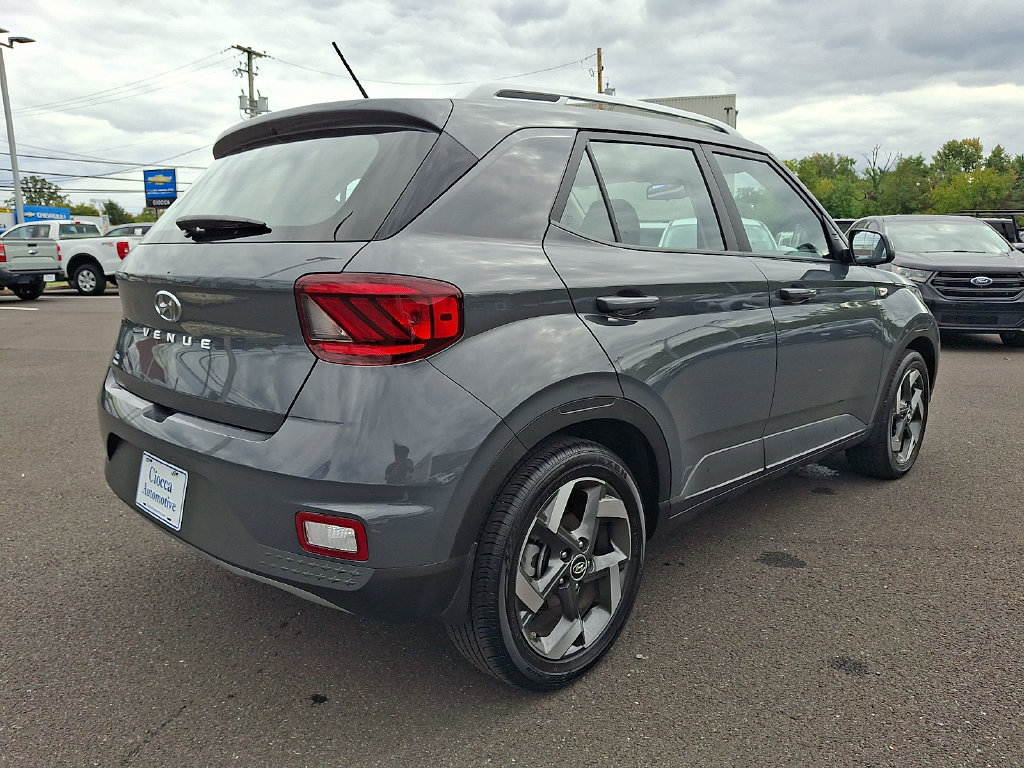 Used 2026 Hyundai Venue SEL FWD image 10
