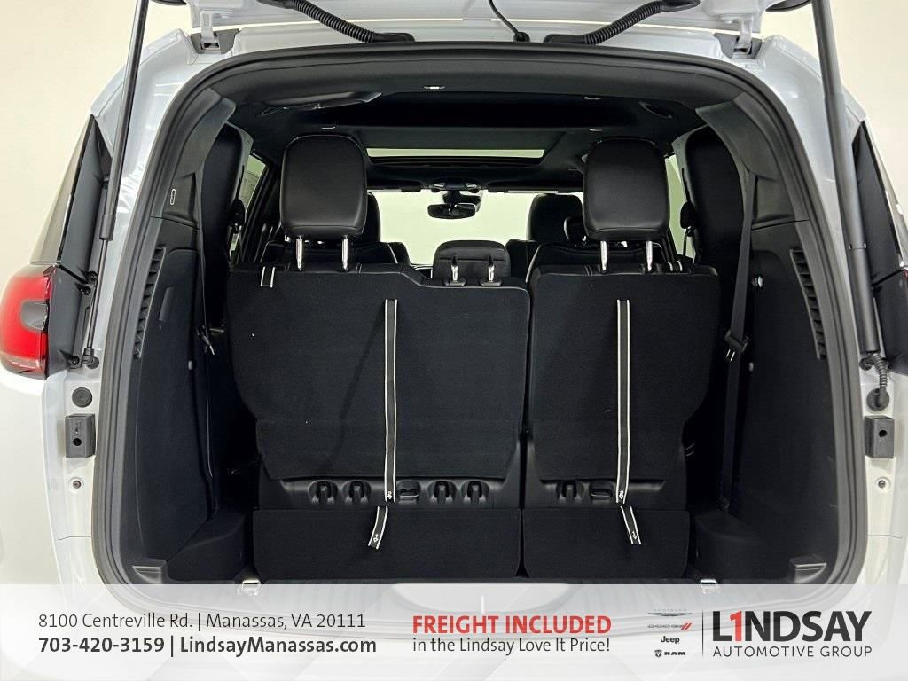 New 2026 Chrysler Pacifica Select image 5