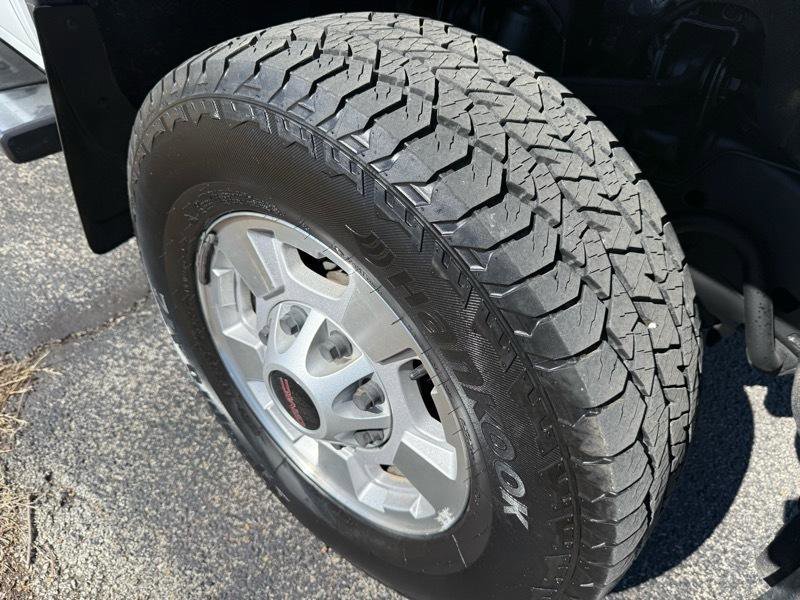 Used 2017 GMC Sierra 2500 SLE w/ HD SLE Preferred Plus Package image 9