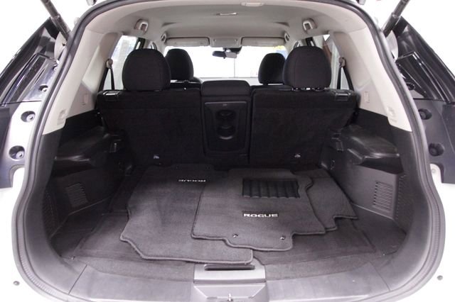 Used 2020 Nissan Rogue SV image 20