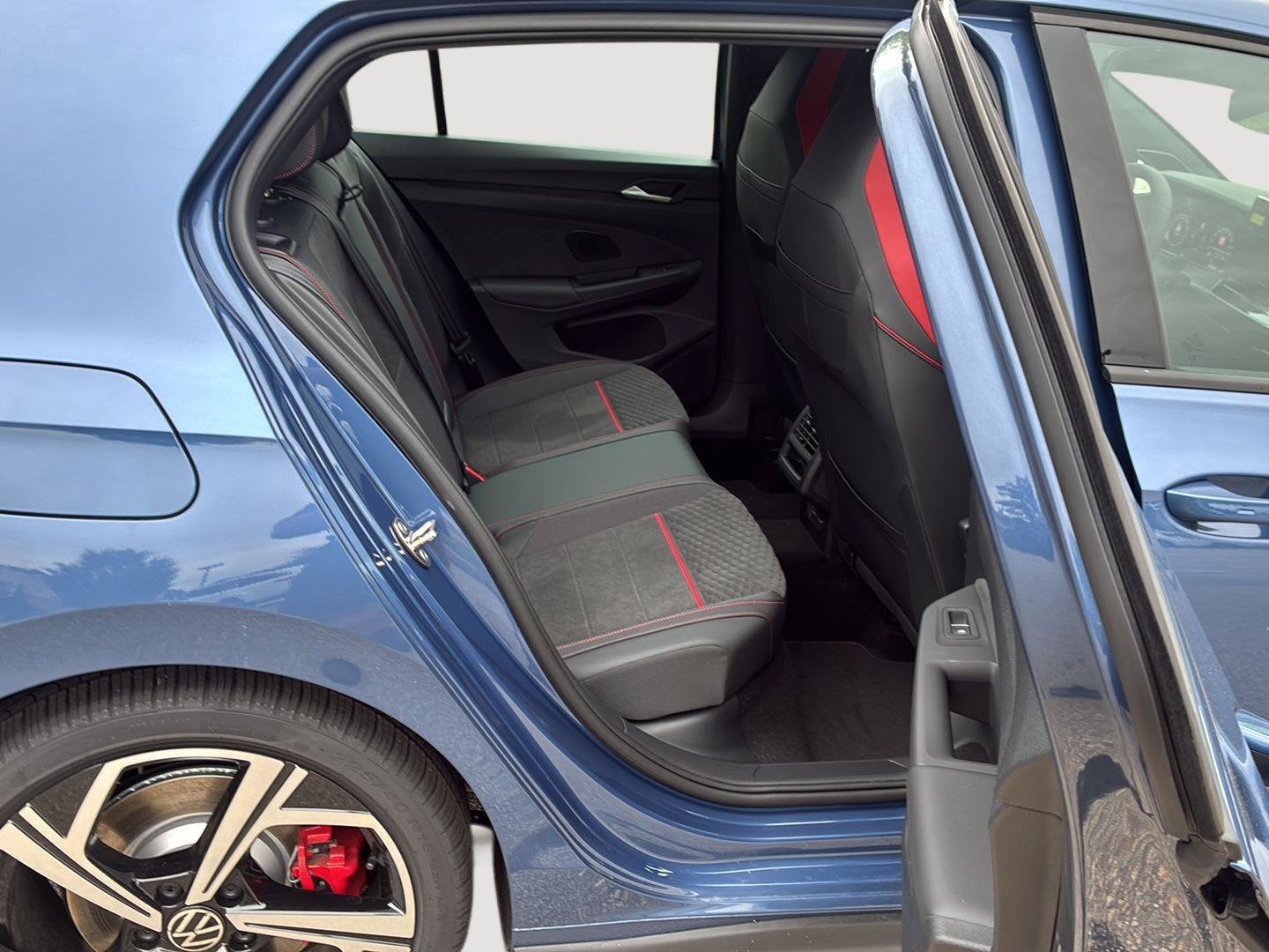 New 2026 Volkswagen Golf SE FWD image 17