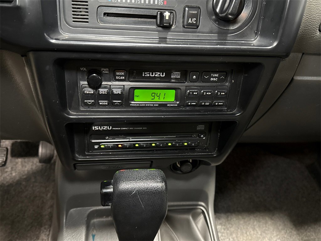 Used 2000 Isuzu Trooper S image 17