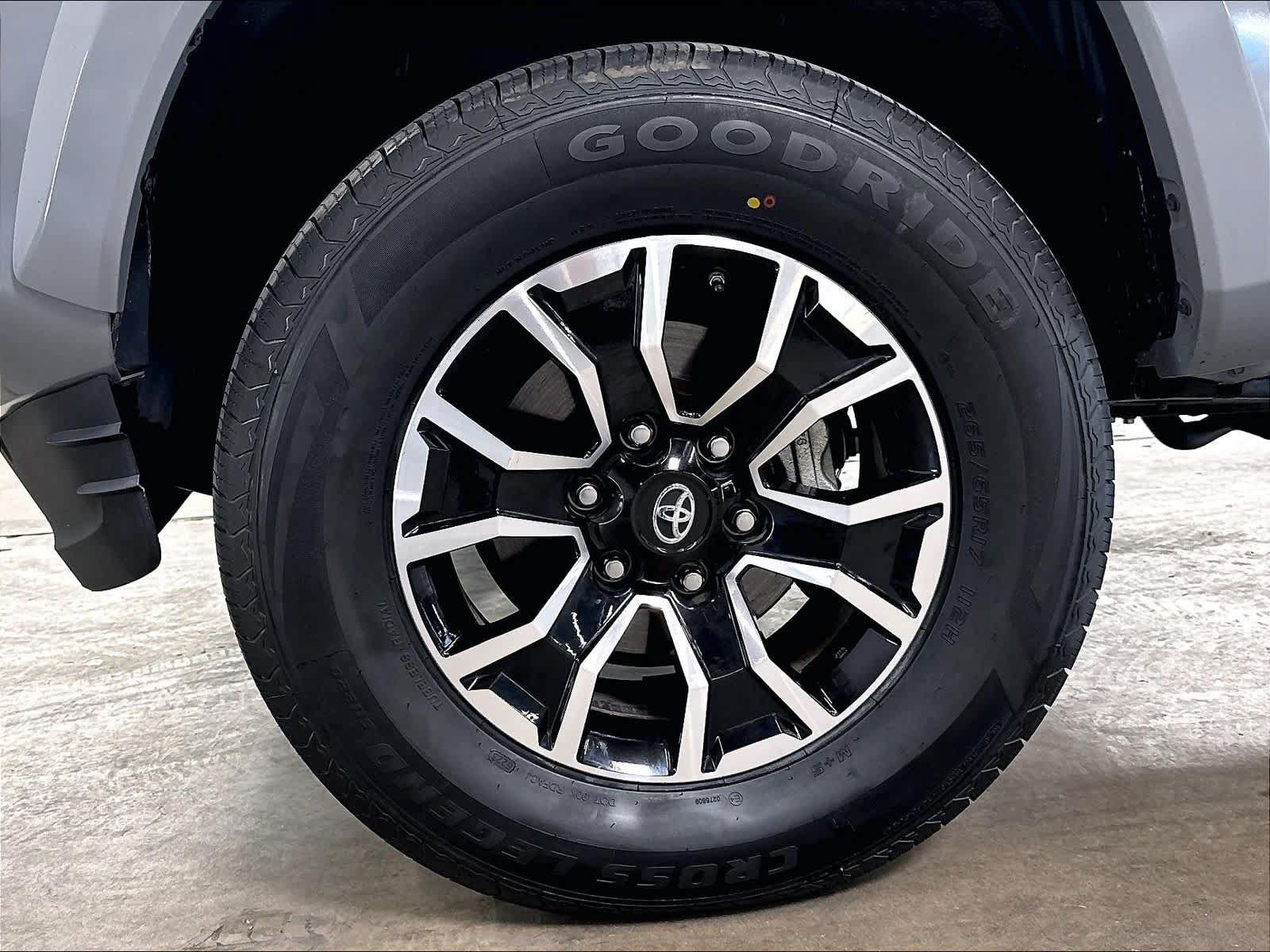 Used 2021 Toyota Tacoma TRD Sport w/ TRD Premium Sport Package AWD/4WD image 11