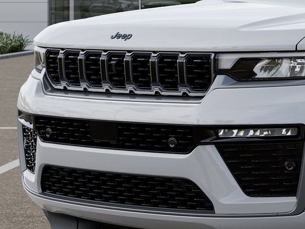 New 2026 Jeep Grand Cherokee Summit AWD/4WD image 11