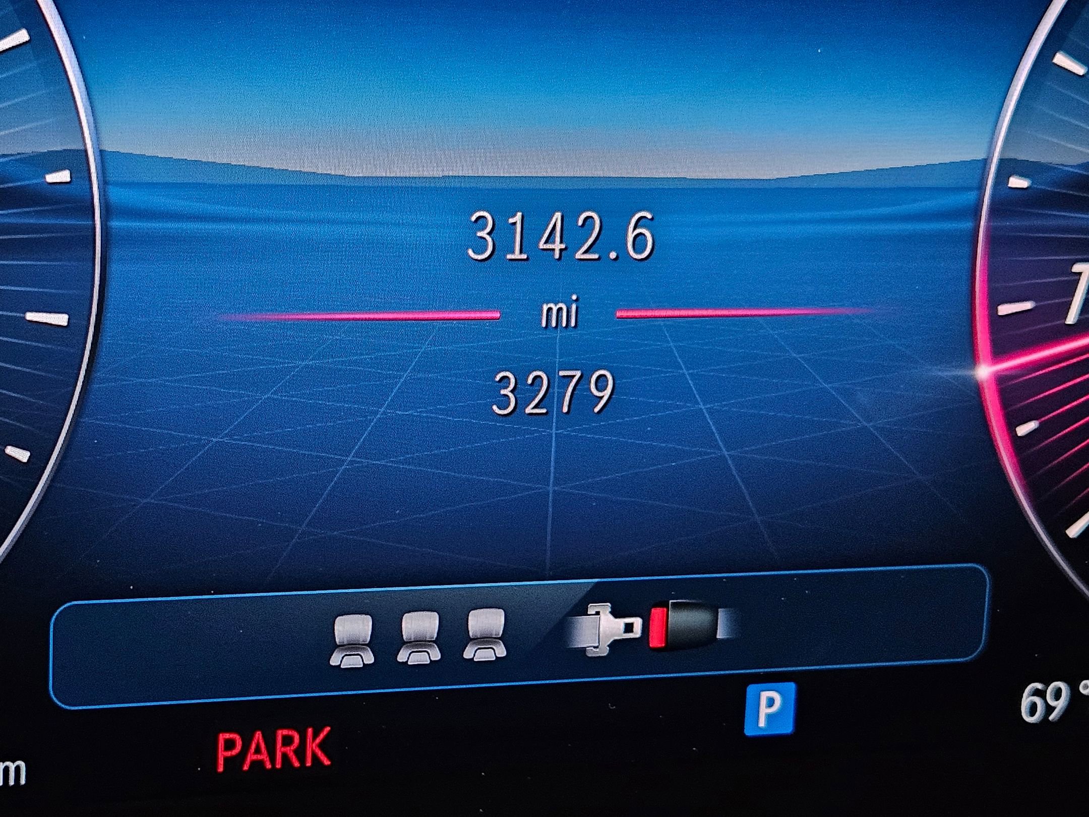 Used 2025 Mercedes-Benz GLC 300 4MATIC image 30