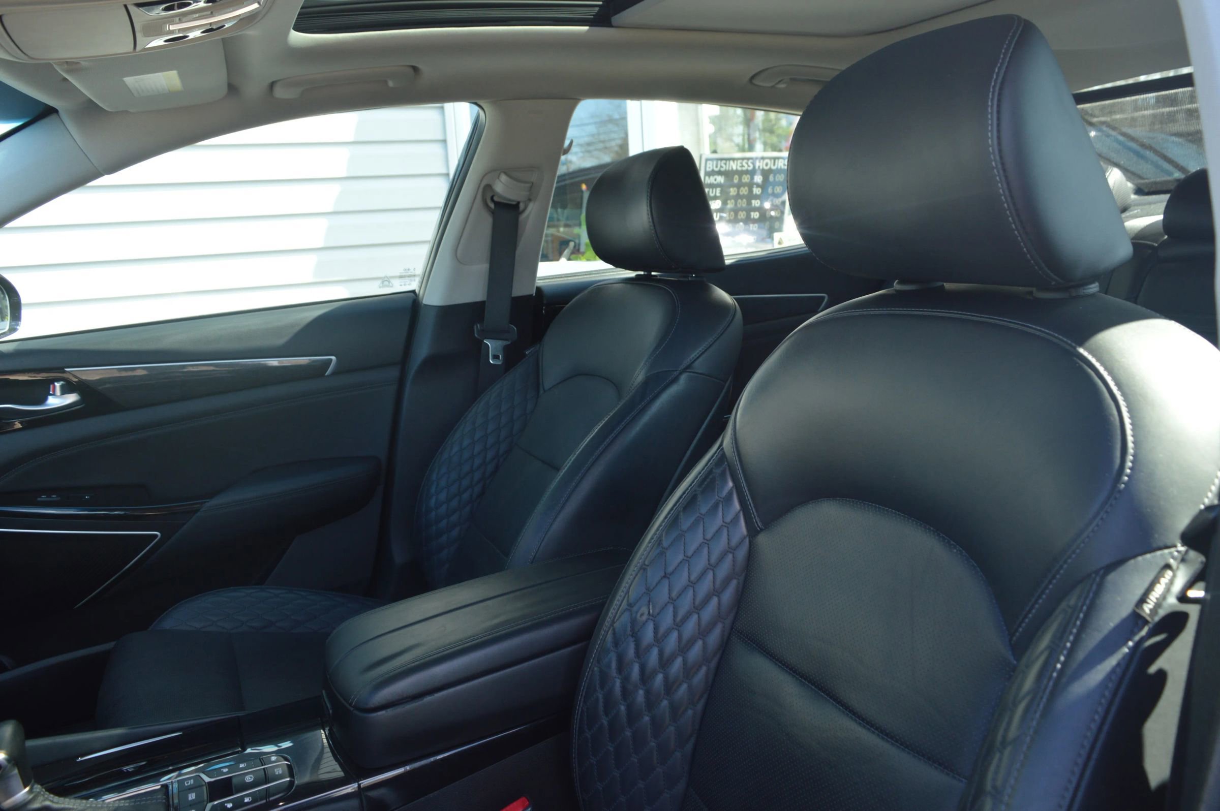 Used 2018 Kia Cadenza Limited image 12