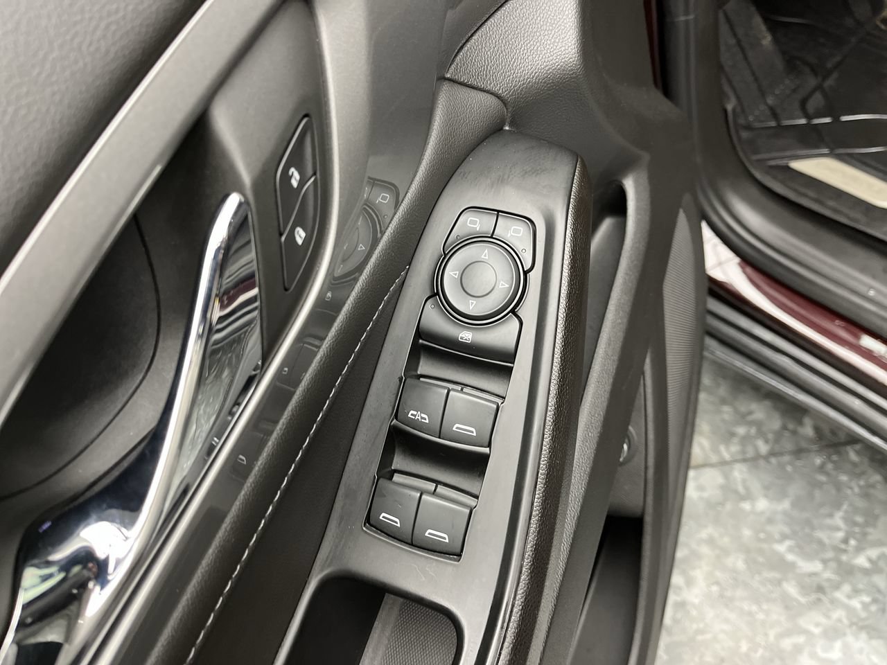 Certified 2023 Chevrolet Traverse LT w/ LPO, Floor Liner Package AWD/4WD image 8