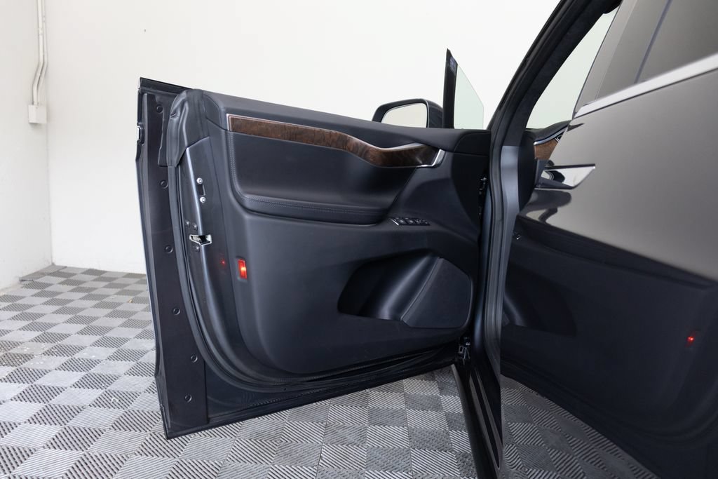 Used 2018 Tesla Model X 100D AWD/4WD image 16