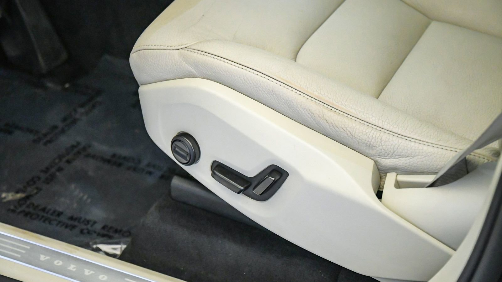 Used 2023 Volvo XC90 B6 Plus w/ Protection Package Premier image 24