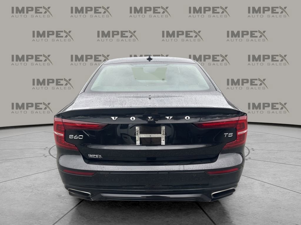 Used 2021 Volvo S60 T5 Momentum w/ Premium Package image 4